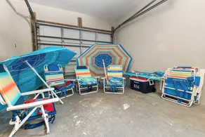 Family and pet friendly. Dedicated work station with local attractions. - Image 2