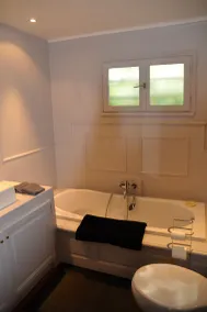 Renoverad stående villa med pool och fristående loft i Aix - Image 2
