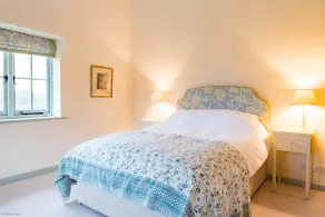 Bushes Oast by Bloom Stays - Oast house sleeping 5 guests  in 2 bedrooms - Image 5