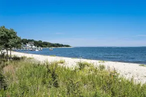 Seashell – Short Walk to Long Beach, Heated Pool & Best Sunsets in the Hamptons - Image 4