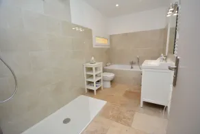 Charming villa with private pool in a peaceful, relaxing setting. - Image 2