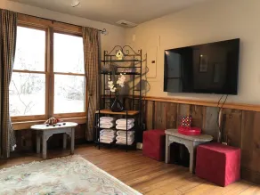 Secluded Forest Hideaway minutes from Franklin & Leiper's - Hot Tub, Trails, and Private Lake Access Near - Image 3