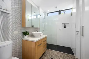 Relaxing Family Home for Enjoyment with own Private Pool and Entrance. - Image 3