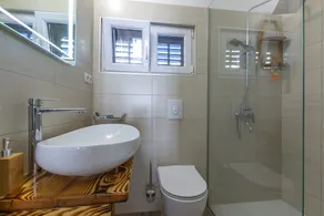 Perfekt beläget semesterhus med privat pool - Image 5