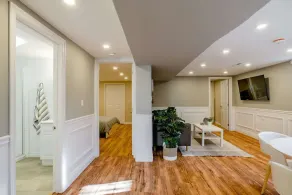 Grimsby Lakeview Suite l 2 Min Walk to Lake Ontario l King Bed l Great Value - Image 5