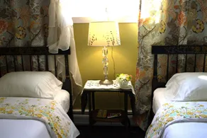 Taylor's Pharmacy Guesthouse - Image 4