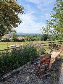 Rural hideaway but only 5 minutes from the centre of Cheltenham - Image 5
