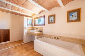 Casa di campagna 'Can Menut' con vista sulle montagne, Wi-Fi e aria condizionata - Image 3