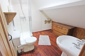 Large detached 4 bedroom Barn Conversion - Image 2
