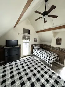 Peaceful & Serene  🦌 Cozy Hillside Cabin  ☀️ Koi Pond 🐸 Pet Friendly 🐕 - Image 4
