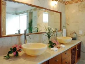 Steps from Beach,  Large private balcony overlooking pool & tropical garden - Image 2