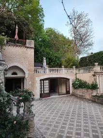 House opposite the Château du Clos Lucé - Image 5