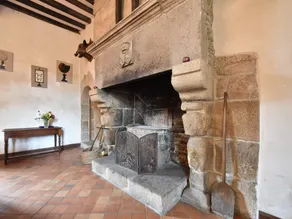 Authentic manor house with terrace and pond - Image 2