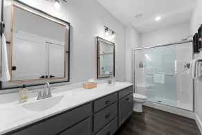 The Fabulous Chateau North: Lakeview, 7 King Suites + 2 våningssängar, 10 badrum - Image 3