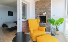 Apartamento vacacional apropiado para familias | Vistas a la montaña | Ideal para trabajar remoto - Image 2