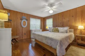3 bedroom cabin on the Gulf that accommodates 8 guests & one pet. 3 Kayaks too. - Image 5