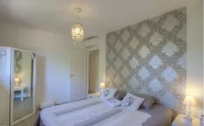 Caroline's roof From the House of Majoli - Image 4