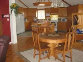 Large 4-Season Waterfront Cottage. Multi-family and Pet-Friendly! - Image 5