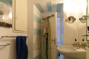 Helle Wohnung  mit grosser, ruhiger Terasse.  WLan überall im Dorf. - Image 3