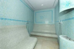 Appartement avec balcon | Piscine, Spa et Jacuzzi, à 100 m de la plage - Image 2