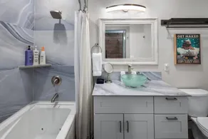 Walk downtown/Ski/Play/ Explore Glacier/Hot Tub/Parking - Image 3