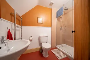 Grange de Weirmarsh. Grande grange aménagée avec grand bain à remous et salle de jeux. - Image 5