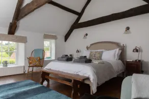 Romantic Farmhouse Apartment nr Bath and Bristol with hot tub - Image 4