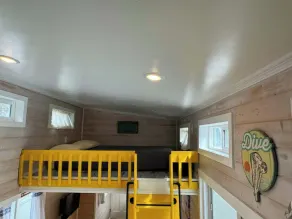 Stand de sauveteur jaune - petite maison avec WiFi gratuit - Image 5