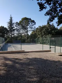 En el corazón de 4600m2 de robles, tranquilo: piscina, tenis, petanca, privado. - Image 2