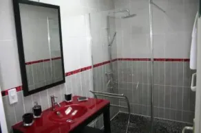 Neues Ferienhaus in ruhiger Lage mit beheiztem Pool - Image 2