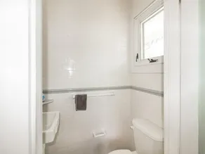 3BR Sleeps 8 - Pet Friendly Classic Victorian Across from Dunes and Beach - Image 4