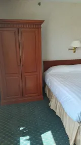 Conveniently located directly off the highway - Image 4