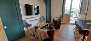 Thouars, Superb apartment on the central square - Image 2