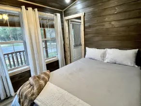 Pin Oak at Forest Villas: Swing Fire Pit Cabin, Pet-Friendly,  Cook Forest - Image 3