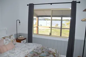 Waterfront 3bedroom home on Harwood Island - Image 5