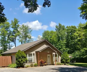 Möbliertes Gästehaus in der Nähe von Ann Arbor mit herrlichem Blick auf privaten Teich. - Image 4