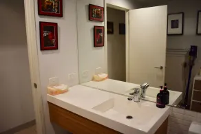 Lovely Light-Filled Apt in the Heart of CBD! - Image 3