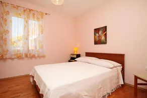 2-Zimmer-Ferienwohnung mit Balkon und Meerblick Slatine, Ciovo (A-8658-a) - Image 4