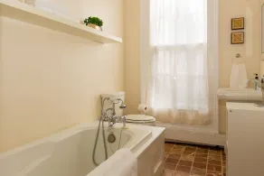 Garden Level Suite, Court Street - Image 4