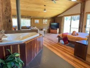 Bellbrae Mudbrick Love Shack - Image 4