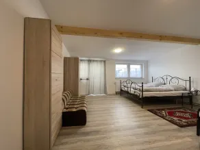 8P-Modern and newly renovated spacious apartment on two levels - Image 3