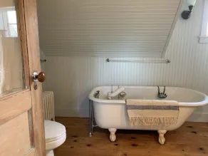 Back to nature, an Island artist’s cottage… - Image 2