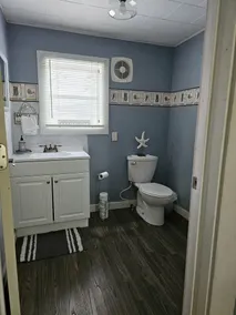 Cute and comfy bedroom with 1 queen bed/private bath - Image 3