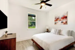 Luminous and Cozy 3BR 2Bath Escape - Image 4