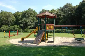 Lovely Family House on Edge of Park near Lake & Sea - Image 2