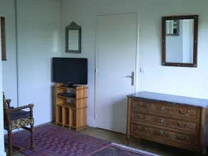 Studio très calme, entre Paris et Versailles, près gare SNCF Ville d'Avray. - Image 2