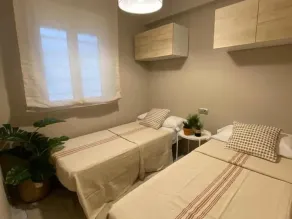 Stor 3 værelses lejlighed med pool, tæt ved havet i La Pineda! - Image 2