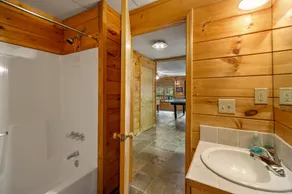 Vacker Cabin inbäddat på en sluttning på Cove Hollow Bay - Image 3