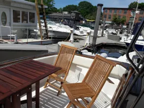 Yacht Rental 32ft Bayliner - Image 5