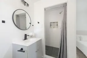 Perfect Near Downtown location! - Image 4